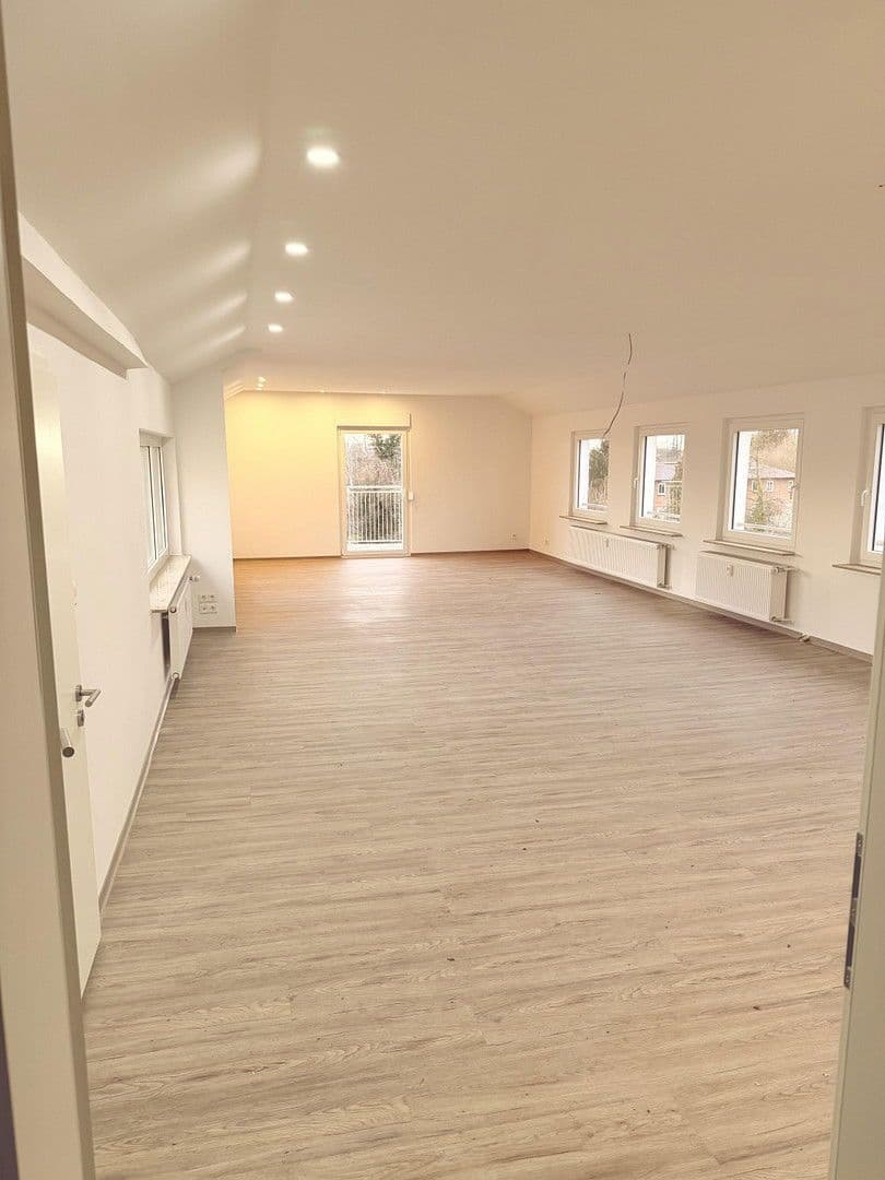 Prenájom bytu 4-izbový 155 m², Hintere Dorfstraße 27, Sulzbach am Main, Bavorsko Prenájom bytu 4-izbový 155 m², Hintere Dorfstraße 27, Sulzbach am Main, Bavorsko