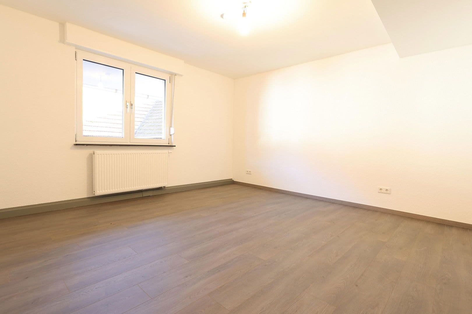 Prenájom bytu 4-izbový 103 m², Schlossstraße 36, Rauenberg, Bádensko-Wurttembersko Prenájom bytu 4-izbový 103 m², Schlossstraße 36, Rauenberg, Bádensko-Wurttembersko