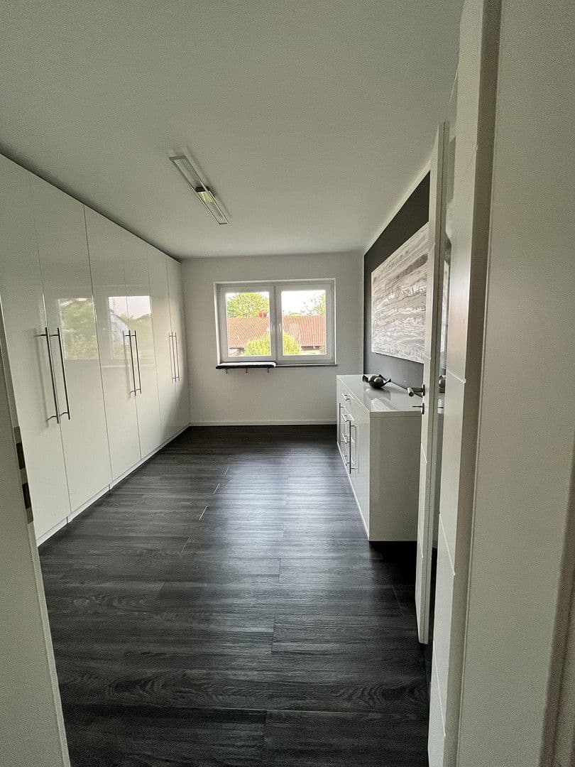 Predaj domu 165 m², pozemek 380 m², Ringstraße 7, Brunnthal, Bavorsko Predaj domu 165 m², pozemek 380 m², Ringstraße 7, Brunnthal, Bavorsko