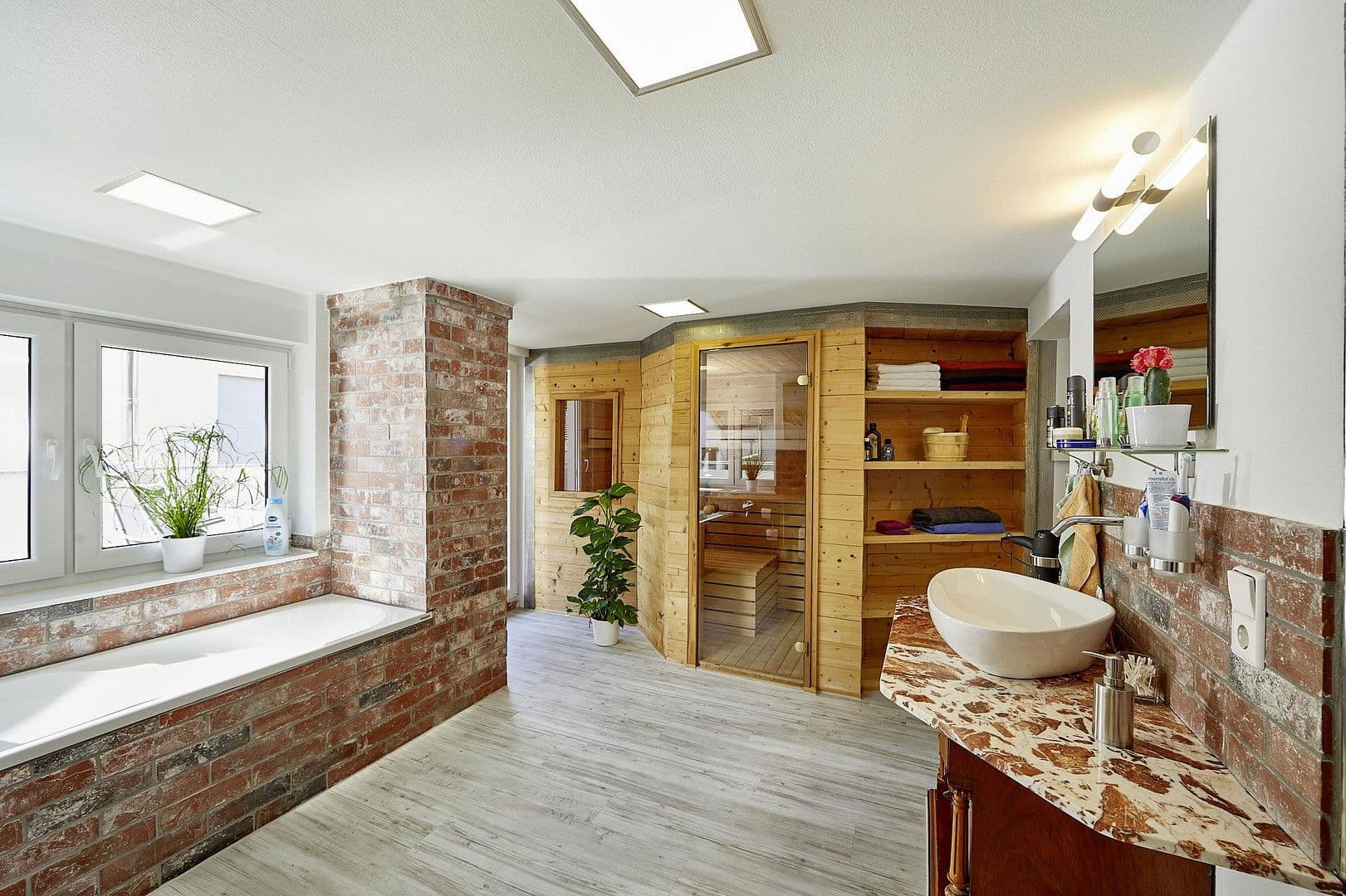 Predaj domu 306 m², pozemek 452 m², Bad Ditzenbach, Bádensko-Wurttembersko Predaj domu 306 m², pozemek 452 m², Bad Ditzenbach, Bádensko-Wurttembersko