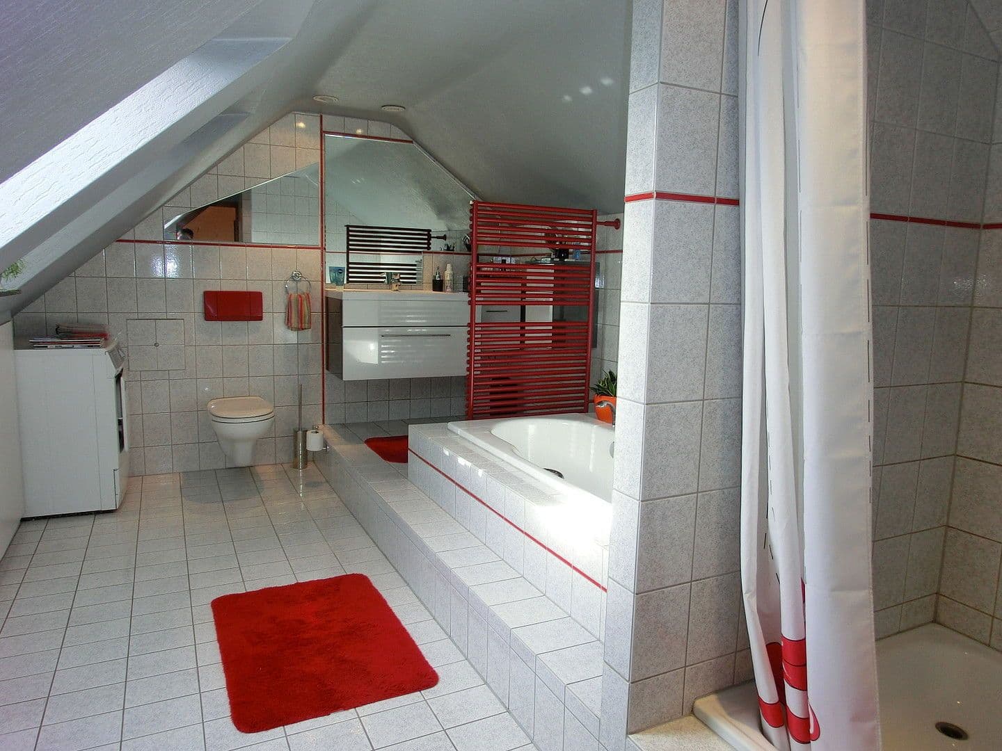 Prenájom bytu 4-izbový 131 m², Kunibertusplatz 7, Erftstadt, Severné Porýnie - Westfálsko Prenájom bytu 4-izbový 131 m², Kunibertusplatz 7, Erftstadt, Severné Porýnie - Westfálsko