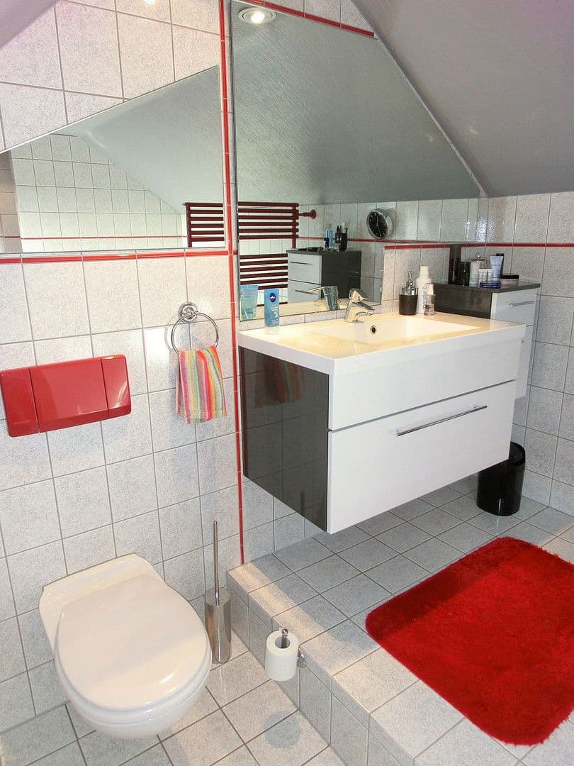 Prenájom bytu 4-izbový 131 m², Kunibertusplatz 7, Erftstadt, Severné Porýnie - Westfálsko Prenájom bytu 4-izbový 131 m², Kunibertusplatz 7, Erftstadt, Severné Porýnie - Westfálsko