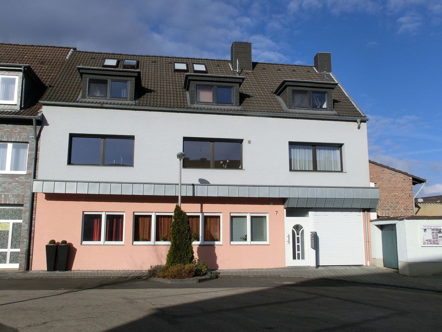 Prenájom bytu 4-izbový 131 m², Kunibertusplatz 7, Erftstadt, Severné Porýnie - Westfálsko Prenájom bytu 4-izbový 131 m², Kunibertusplatz 7, Erftstadt, Severné Porýnie - Westfálsko