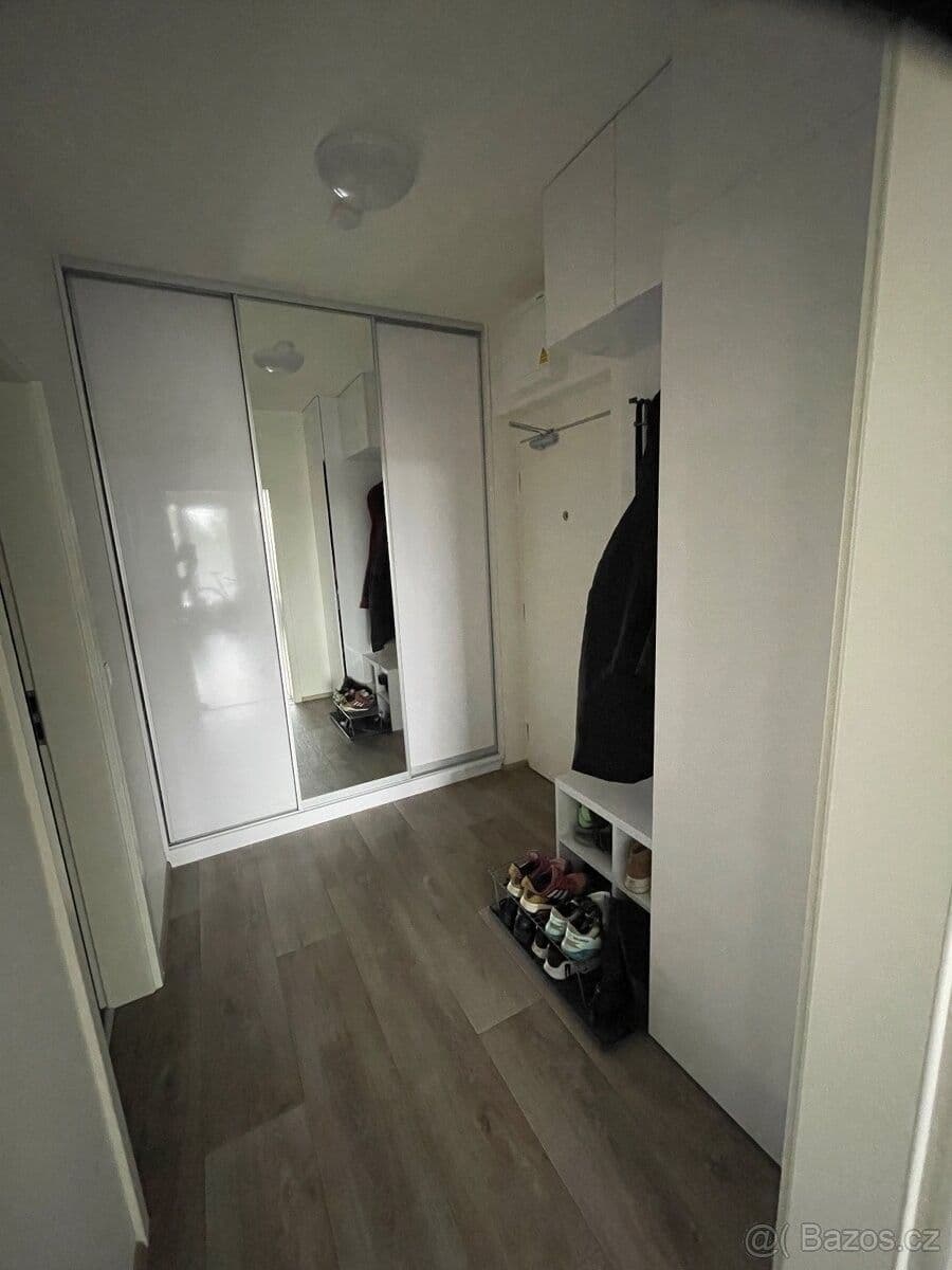 Prenájom bytu 1-izbový 53 m², Na Spravedlnosti, Pardubice, Pardubický kraj Prenájom bytu 1-izbový 53 m², Na Spravedlnosti, Pardubice, Pardubický kraj