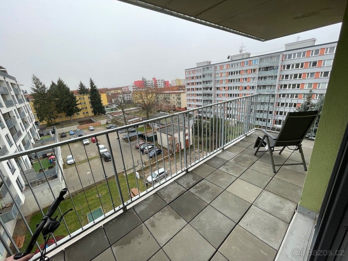Prenájom bytu 1-izbový 53 m², Na Spravedlnosti, Pardubice, Pardubický kraj Prenájom bytu 1-izbový 53 m², Na Spravedlnosti, Pardubice, Pardubický kraj