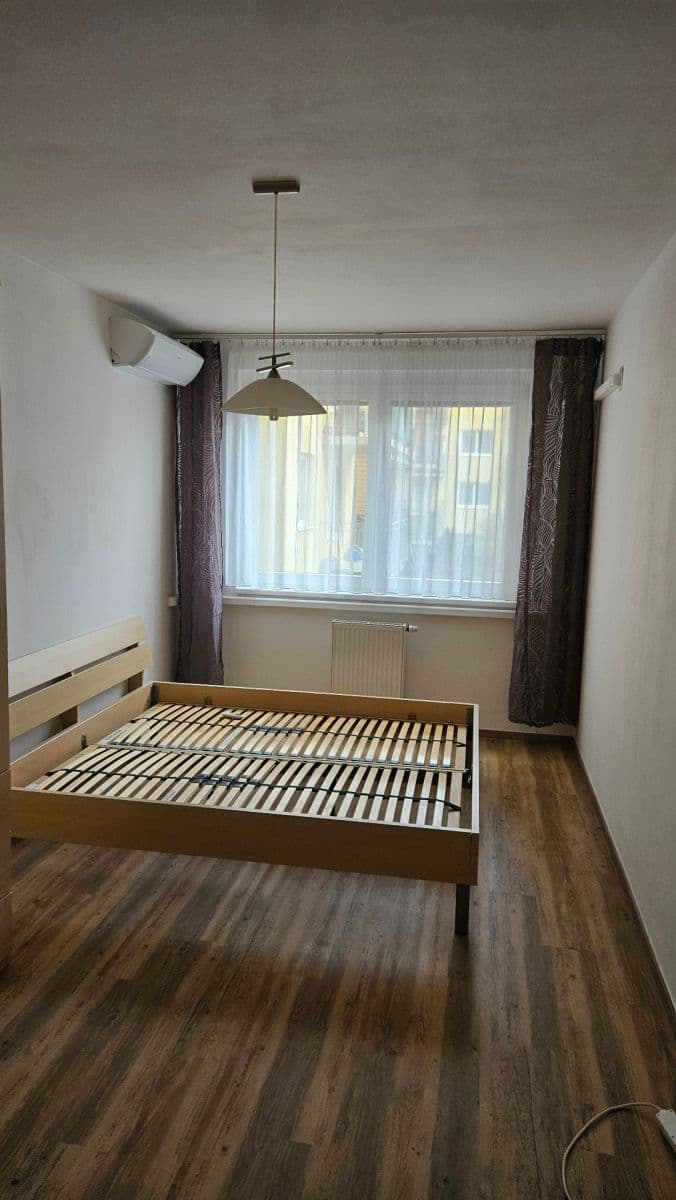 Prenájom bytu 3-izbový 92 m², Hakenova, Praha, Praha Prenájom bytu 3-izbový 92 m², Hakenova, Praha, Praha