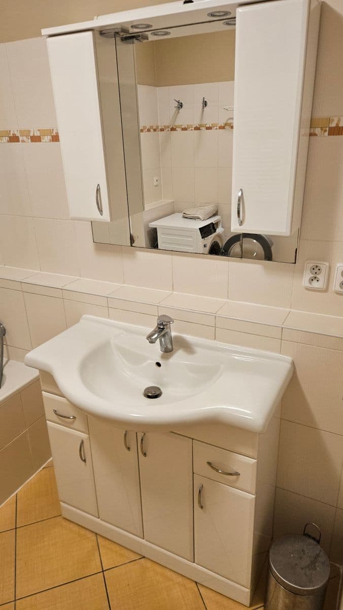 Prenájom bytu 3-izbový 92 m², Hakenova, Praha, Praha Prenájom bytu 3-izbový 92 m², Hakenova, Praha, Praha