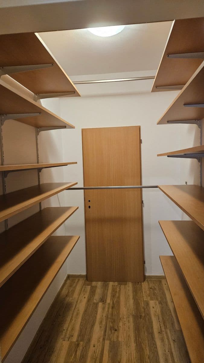 Prenájom bytu 3-izbový 92 m², Hakenova, Praha, Praha Prenájom bytu 3-izbový 92 m², Hakenova, Praha, Praha