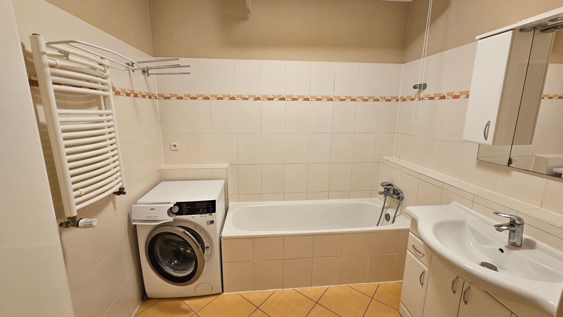 Prenájom bytu 3-izbový 92 m², Hakenova, Praha, Praha Prenájom bytu 3-izbový 92 m², Hakenova, Praha, Praha