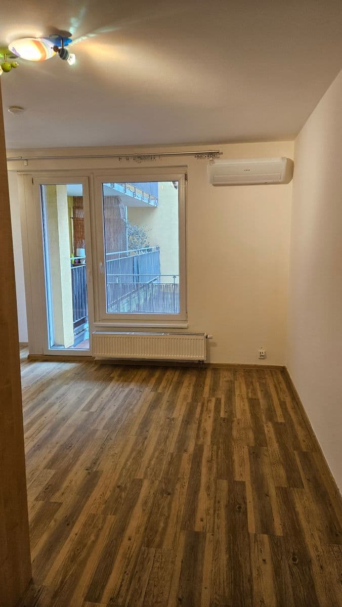 Prenájom bytu 3-izbový 92 m², Hakenova, Praha, Praha Prenájom bytu 3-izbový 92 m², Hakenova, Praha, Praha