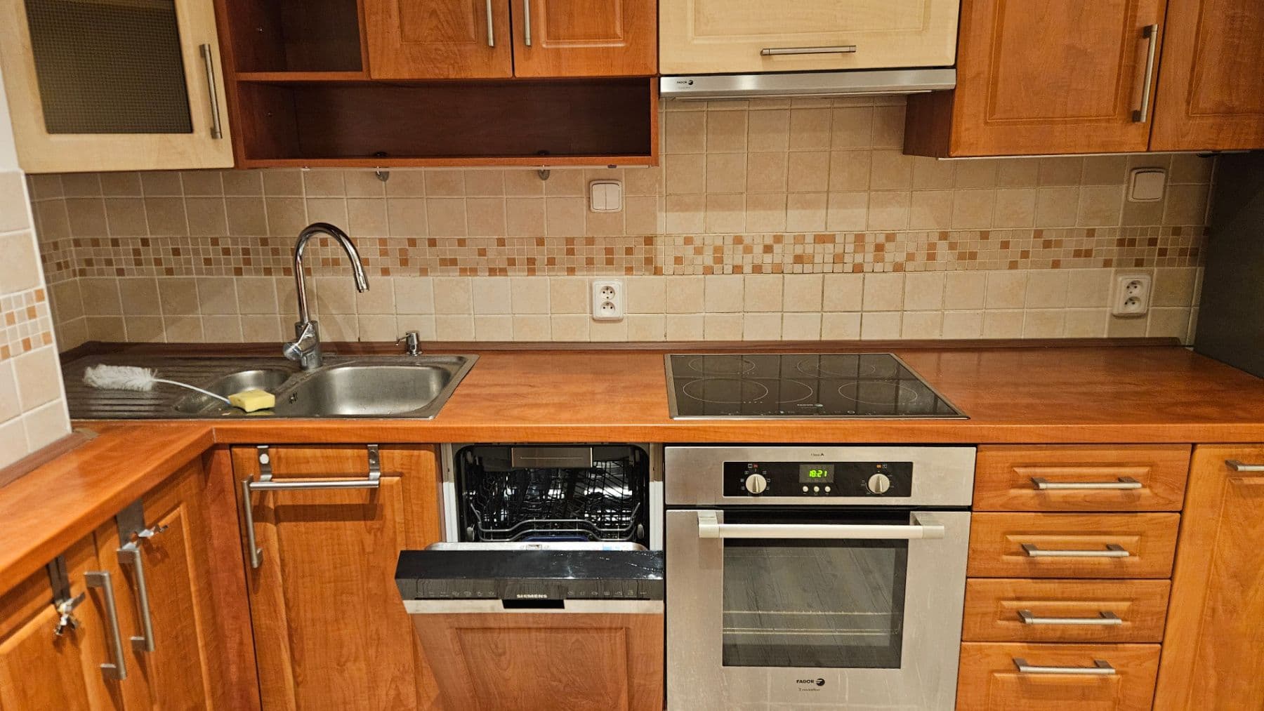 Prenájom bytu 3-izbový 92 m², Hakenova, Praha, Praha Prenájom bytu 3-izbový 92 m², Hakenova, Praha, Praha