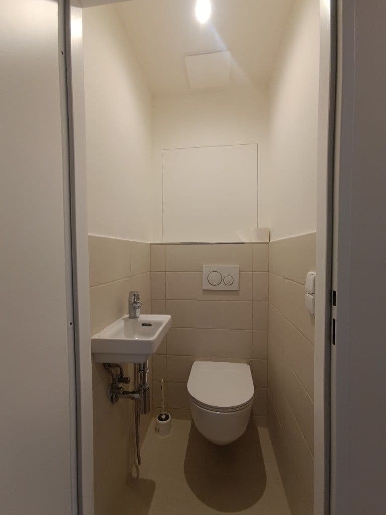 Prenájom bytu 3-izbový 66 m², Jažlovická, Praha, Praha Prenájom bytu 3-izbový 66 m², Jažlovická, Praha, Praha