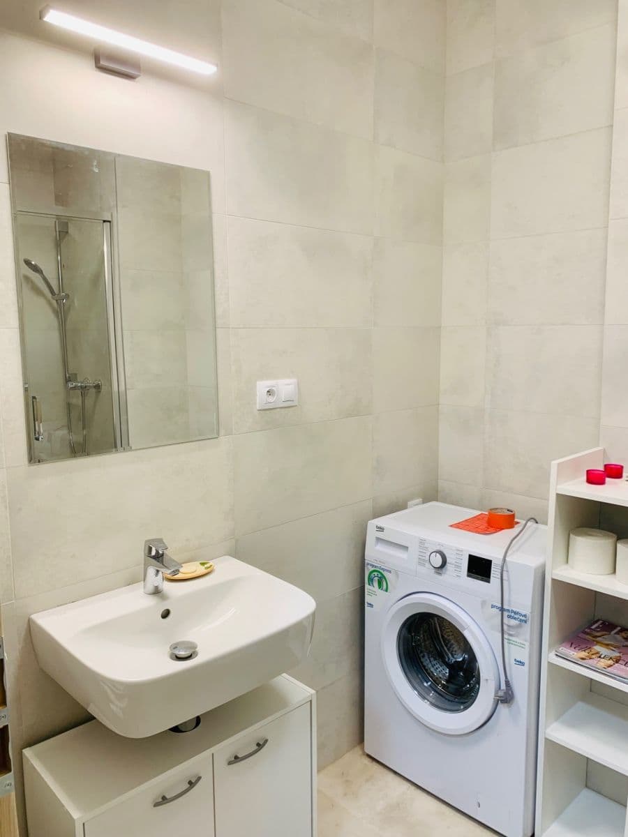 Prenájom bytu 1-izbový 35 m², Jurkovičova, Praha, Praha Prenájom bytu 1-izbový 35 m², Jurkovičova, Praha, Praha