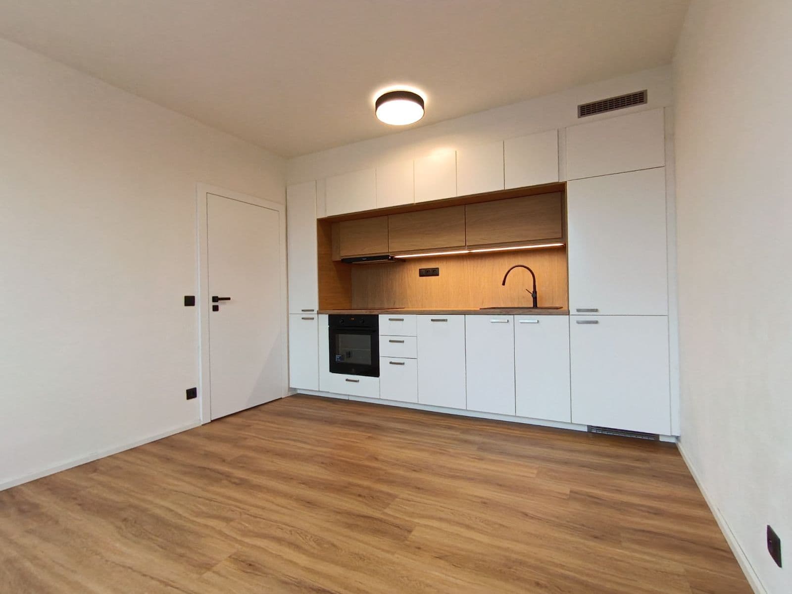 Prenájom bytu 2-izbový 34 m², Dvořišťská, Praha, Praha Prenájom bytu 2-izbový 34 m², Dvořišťská, Praha, Praha