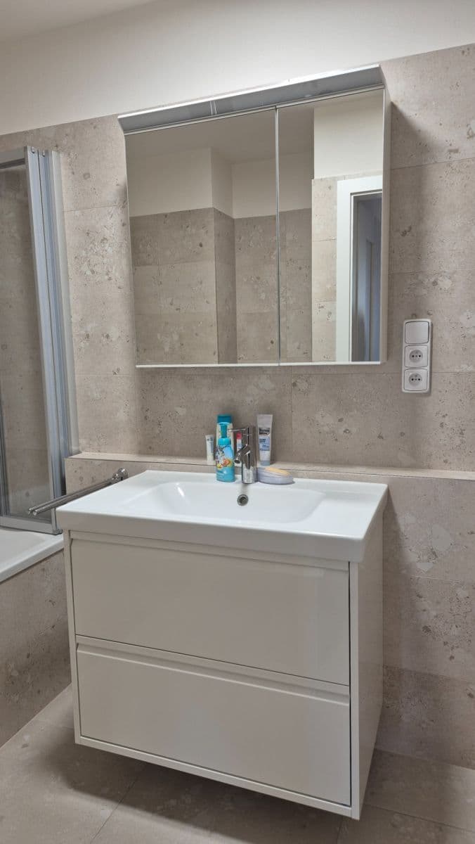 Prenájom bytu 3-izbový 72 m², K Lesu, Praha, Praha Prenájom bytu 3-izbový 72 m², K Lesu, Praha, Praha