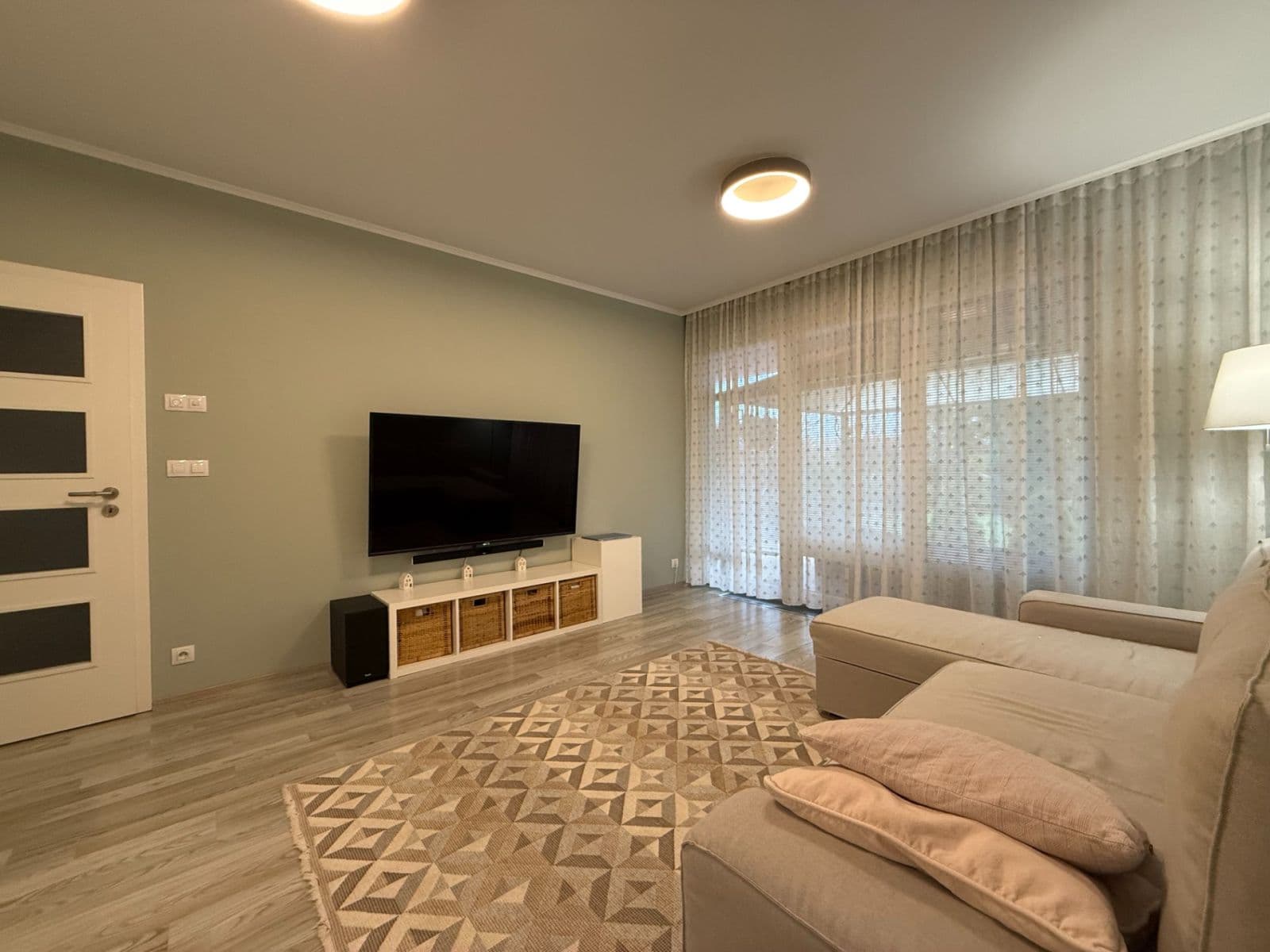 Prenájom bytu 2-izbový 52 m², Hlučkova, Praha, Praha Prenájom bytu 2-izbový 52 m², Hlučkova, Praha, Praha