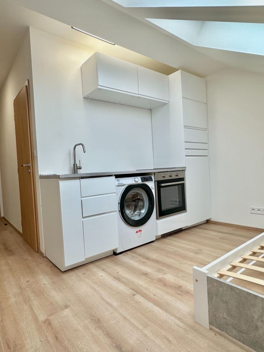 Prenájom bytu Garsoniéra 19 m², Sokolská, Praha, Praha Prenájom bytu Garsoniéra 19 m², Sokolská, Praha, Praha