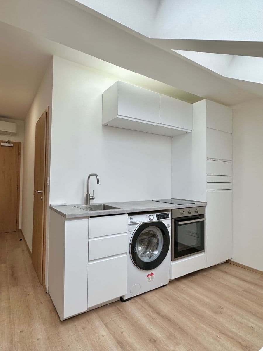Prenájom bytu Garsoniéra 19 m², Sokolská, Praha, Praha Prenájom bytu Garsoniéra 19 m², Sokolská, Praha, Praha