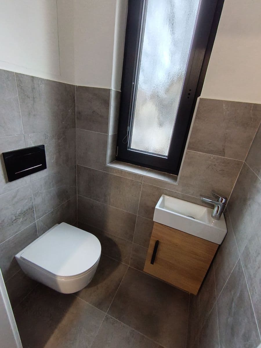 Prenájom bytu 3-izbový 58 m², Podedvorská, Praha, Praha Prenájom bytu 3-izbový 58 m², Podedvorská, Praha, Praha