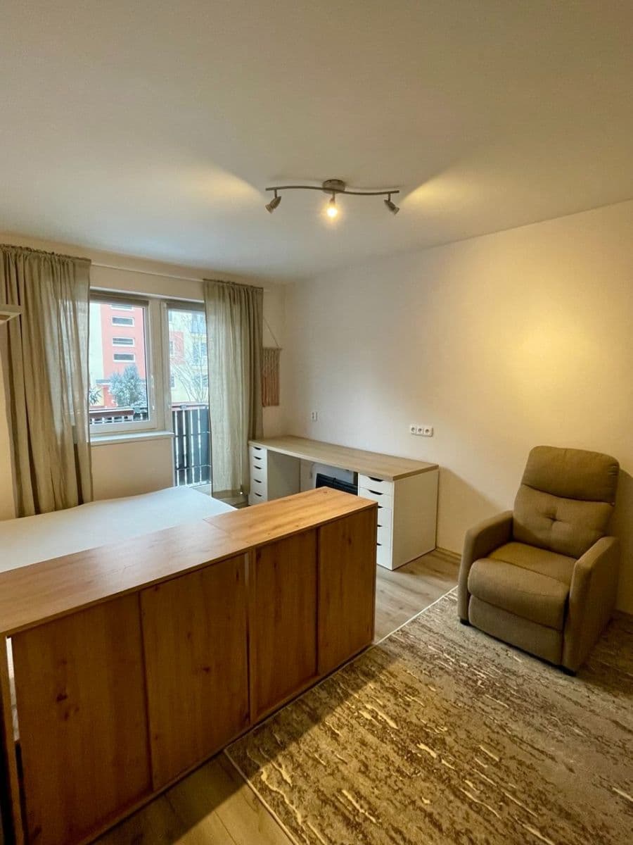 Prenájom bytu 1-izbový 32 m², Spojovací, Milovice, Středočeský kraj Prenájom bytu 1-izbový 32 m², Spojovací, Milovice, Středočeský kraj