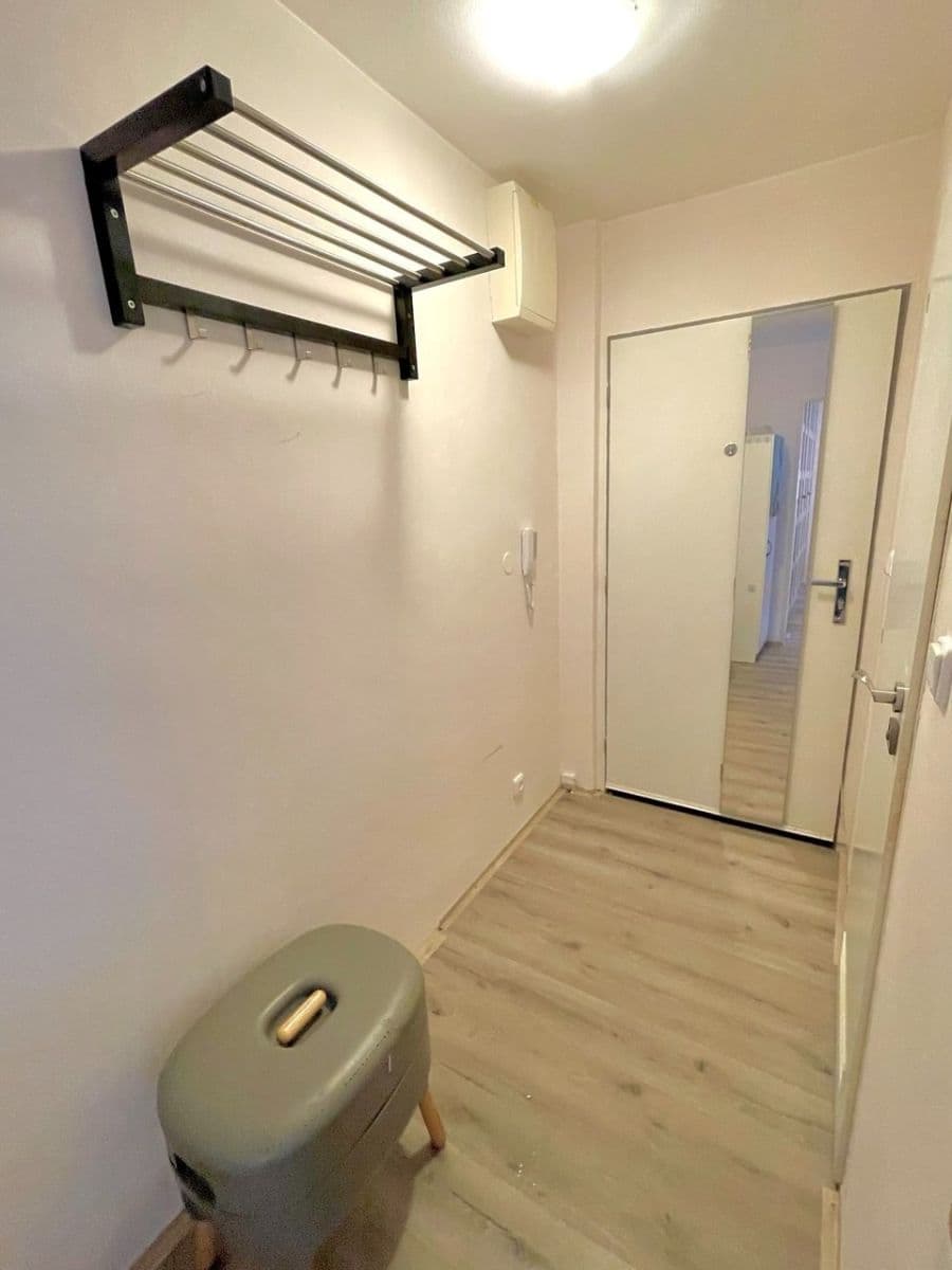 Prenájom bytu 1-izbový 32 m², Spojovací, Milovice, Středočeský kraj Prenájom bytu 1-izbový 32 m², Spojovací, Milovice, Středočeský kraj