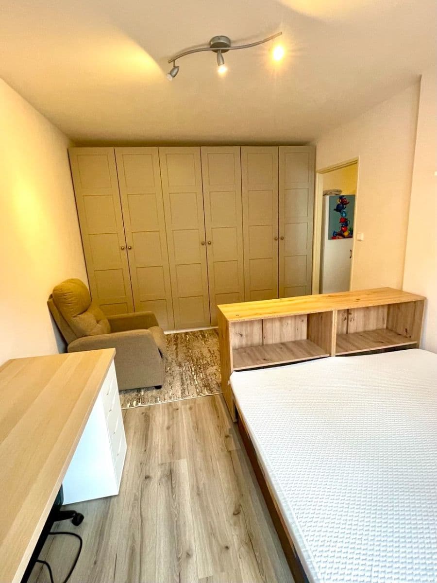 Prenájom bytu 1-izbový 32 m², Spojovací, Milovice, Středočeský kraj Prenájom bytu 1-izbový 32 m², Spojovací, Milovice, Středočeský kraj