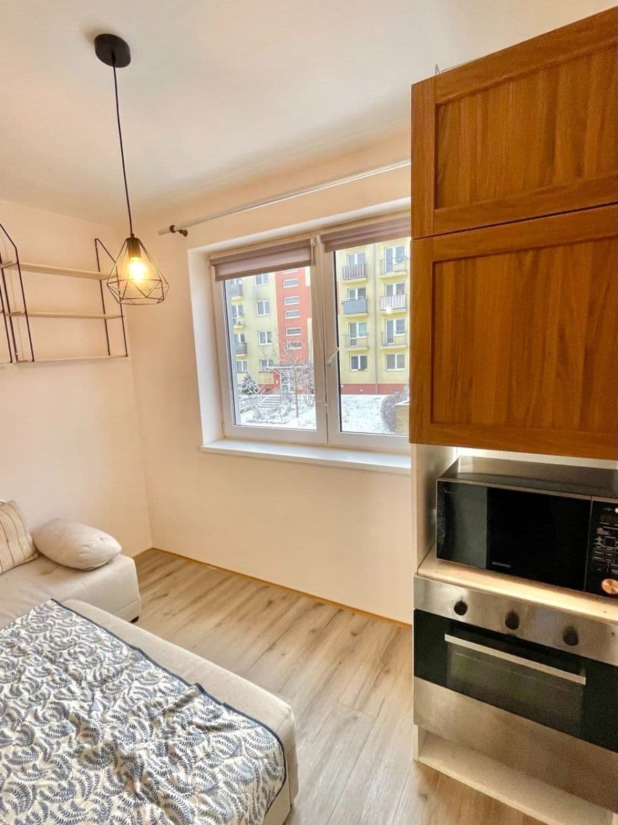 Prenájom bytu 1-izbový 32 m², Spojovací, Milovice, Středočeský kraj Prenájom bytu 1-izbový 32 m², Spojovací, Milovice, Středočeský kraj