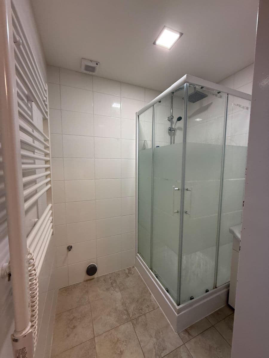 Prenájom bytu 3-izbový 56 m², Světova, Praha, Praha Prenájom bytu 3-izbový 56 m², Světova, Praha, Praha