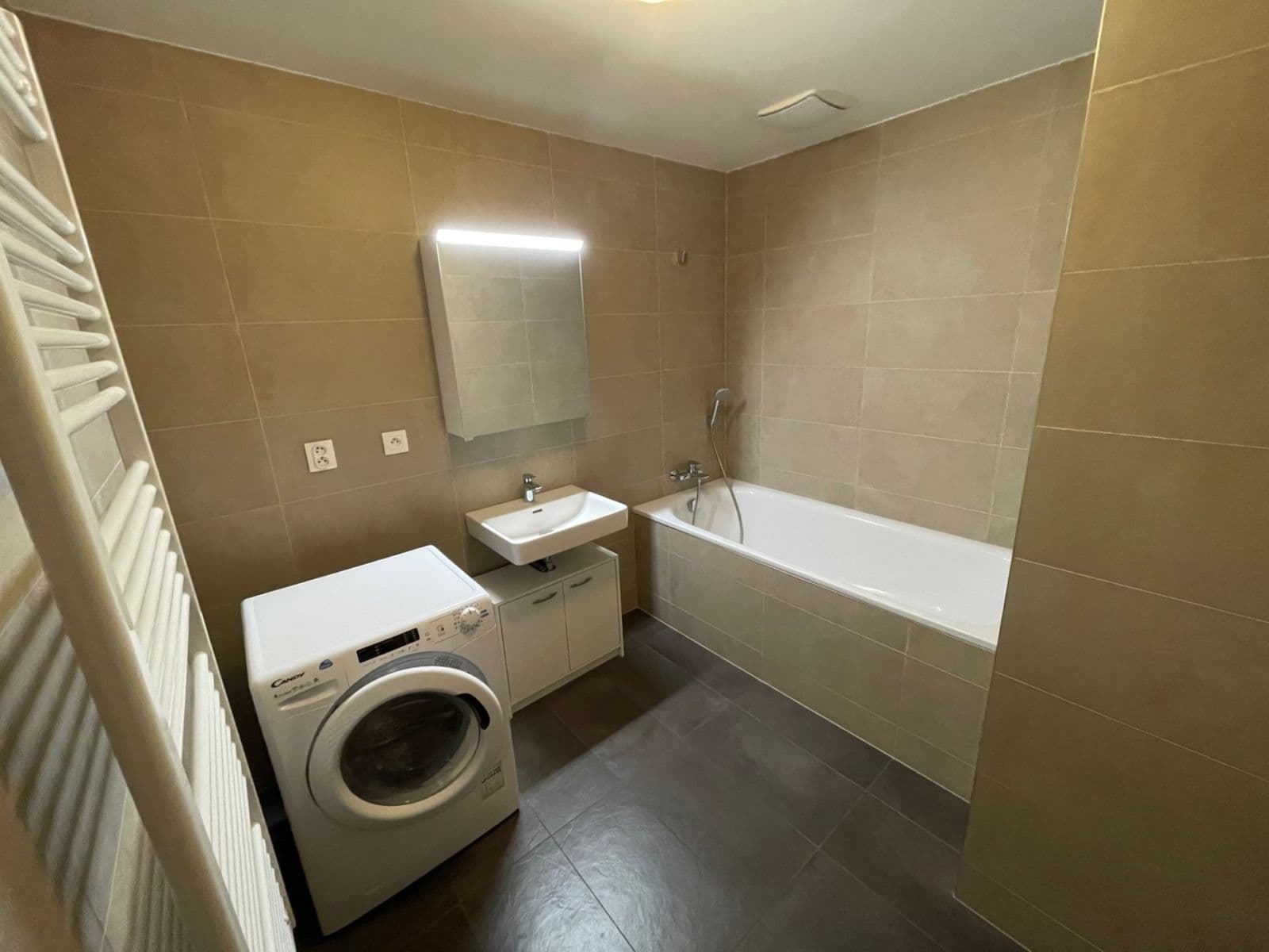 Predaj bytu 2-izbový 56 m², náměstí Biskupa Bruna, Ostrava, Moravskoslezský kraj Predaj bytu 2-izbový 56 m², náměstí Biskupa Bruna, Ostrava, Moravskoslezský kraj