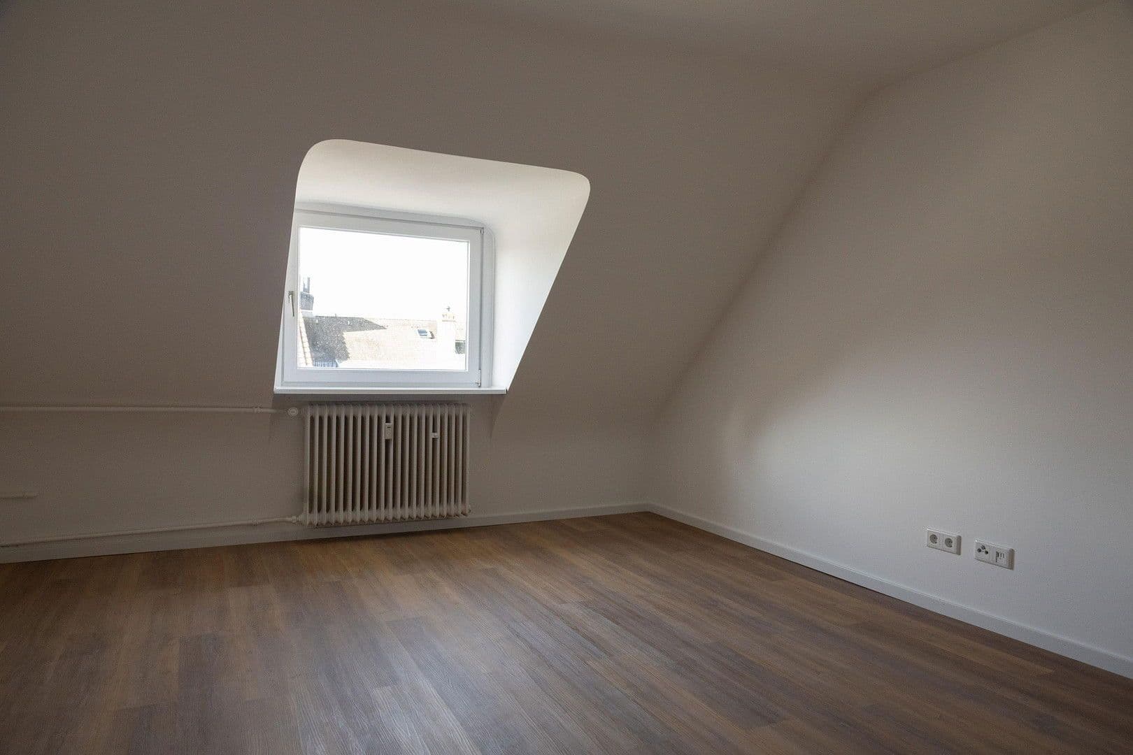 Predaj bytu 4-izbový 90 m², Frankfurt, Hesensko Predaj bytu 4-izbový 90 m², Frankfurt, Hesensko