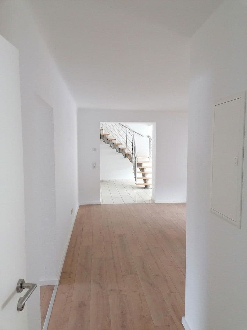 Prenájom bytu 4-izbový 130 m², Ludweilerstraße 20, Großrosseln, Sársko Prenájom bytu 4-izbový 130 m², Ludweilerstraße 20, Großrosseln, Sársko