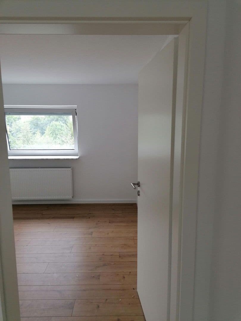 Prenájom bytu 4-izbový 130 m², Ludweilerstraße 20, Großrosseln, Sársko Prenájom bytu 4-izbový 130 m², Ludweilerstraße 20, Großrosseln, Sársko