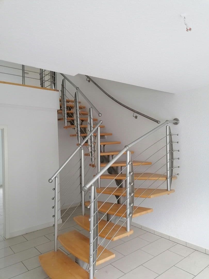 Prenájom bytu 4-izbový 130 m², Ludweilerstraße 20, Großrosseln, Sársko Prenájom bytu 4-izbový 130 m², Ludweilerstraße 20, Großrosseln, Sársko