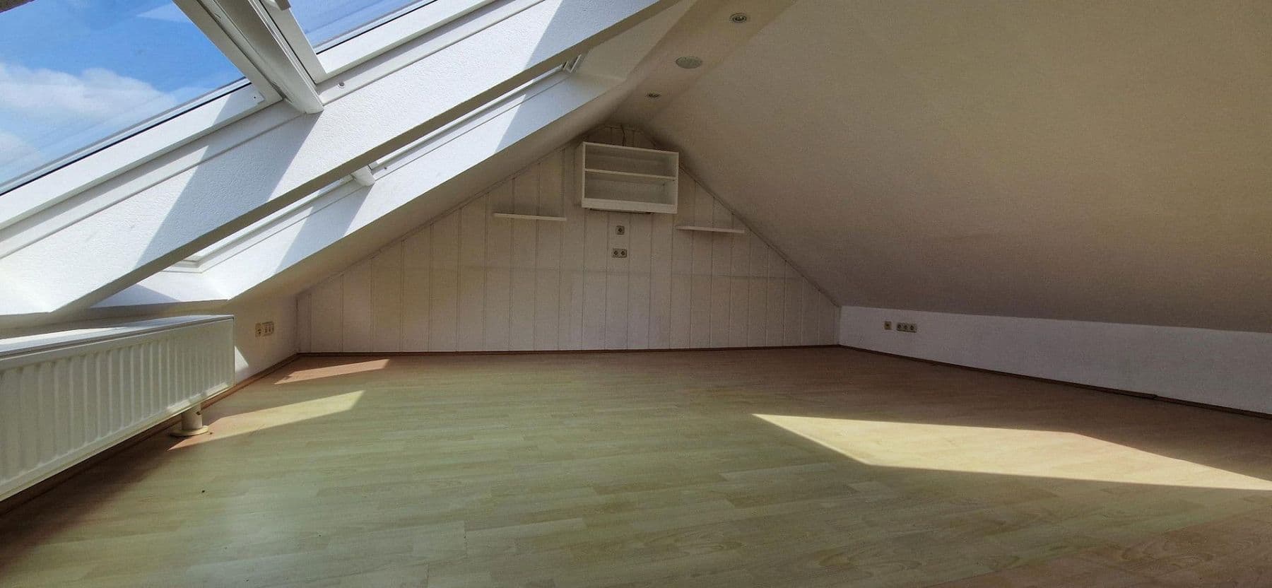 Prenájom bytu 3-izbový 95 m², Duisburg, Severné Porýnie - Westfálsko Prenájom bytu 3-izbový 95 m², Duisburg, Severné Porýnie - Westfálsko