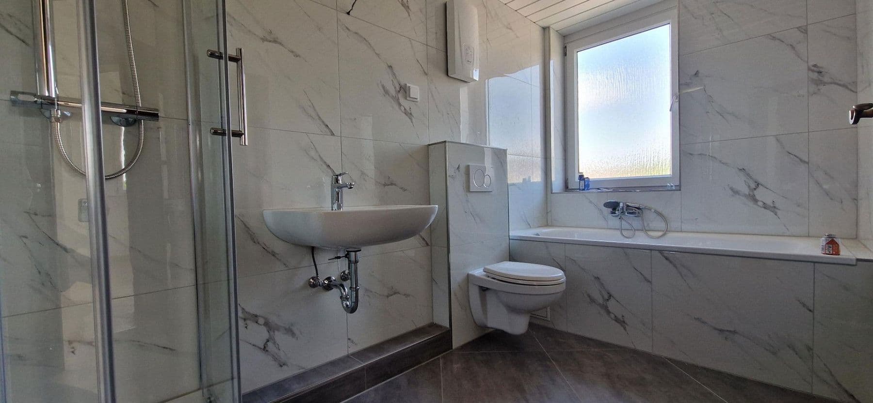 Prenájom bytu 3-izbový 95 m², Duisburg, Severné Porýnie - Westfálsko Prenájom bytu 3-izbový 95 m², Duisburg, Severné Porýnie - Westfálsko