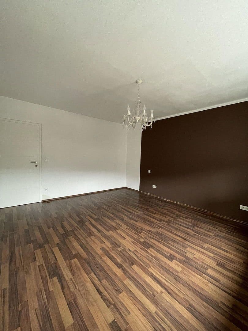 Prenájom bytu 4-izbový 120 m², Laufach, Bavorsko Prenájom bytu 4-izbový 120 m², Laufach, Bavorsko