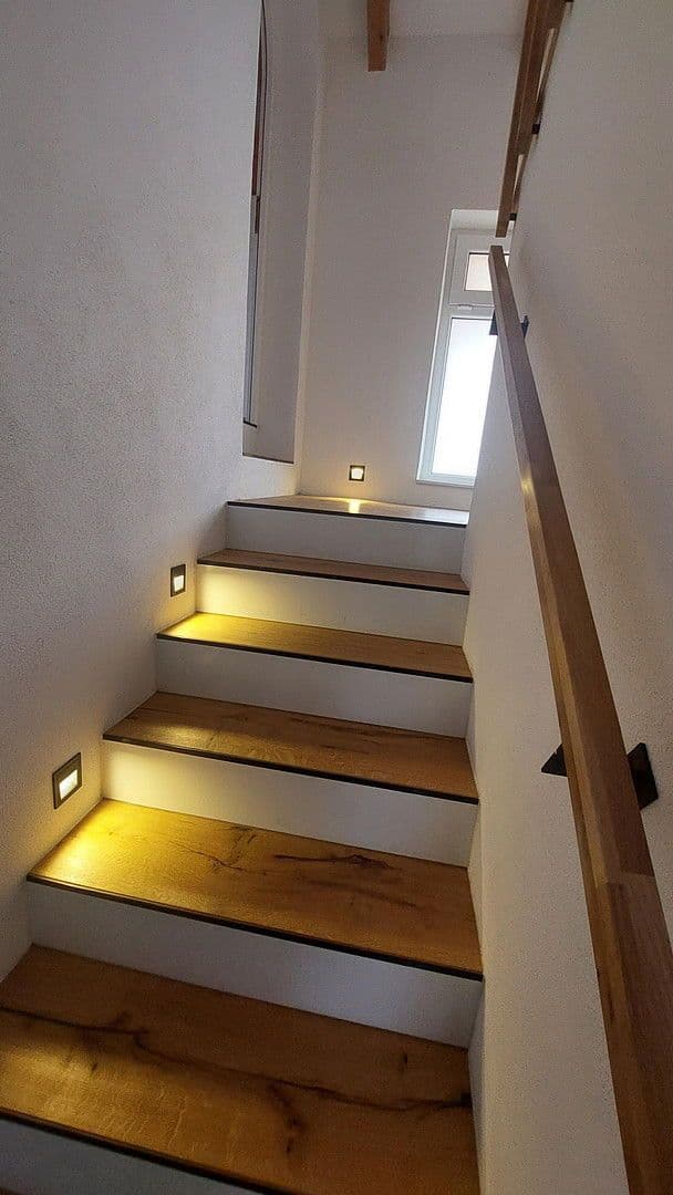 Prenájom domu 155 m², pozemek 737 m², Kirchdorf an der Iller, Bádensko-Wurttembersko Prenájom domu 155 m², pozemek 737 m², Kirchdorf an der Iller, Bádensko-Wurttembersko