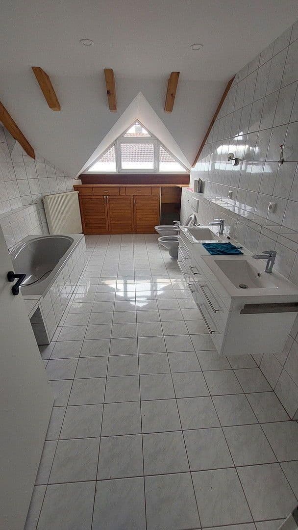 Prenájom domu 155 m², pozemek 737 m², Kirchdorf an der Iller, Bádensko-Wurttembersko Prenájom domu 155 m², pozemek 737 m², Kirchdorf an der Iller, Bádensko-Wurttembersko