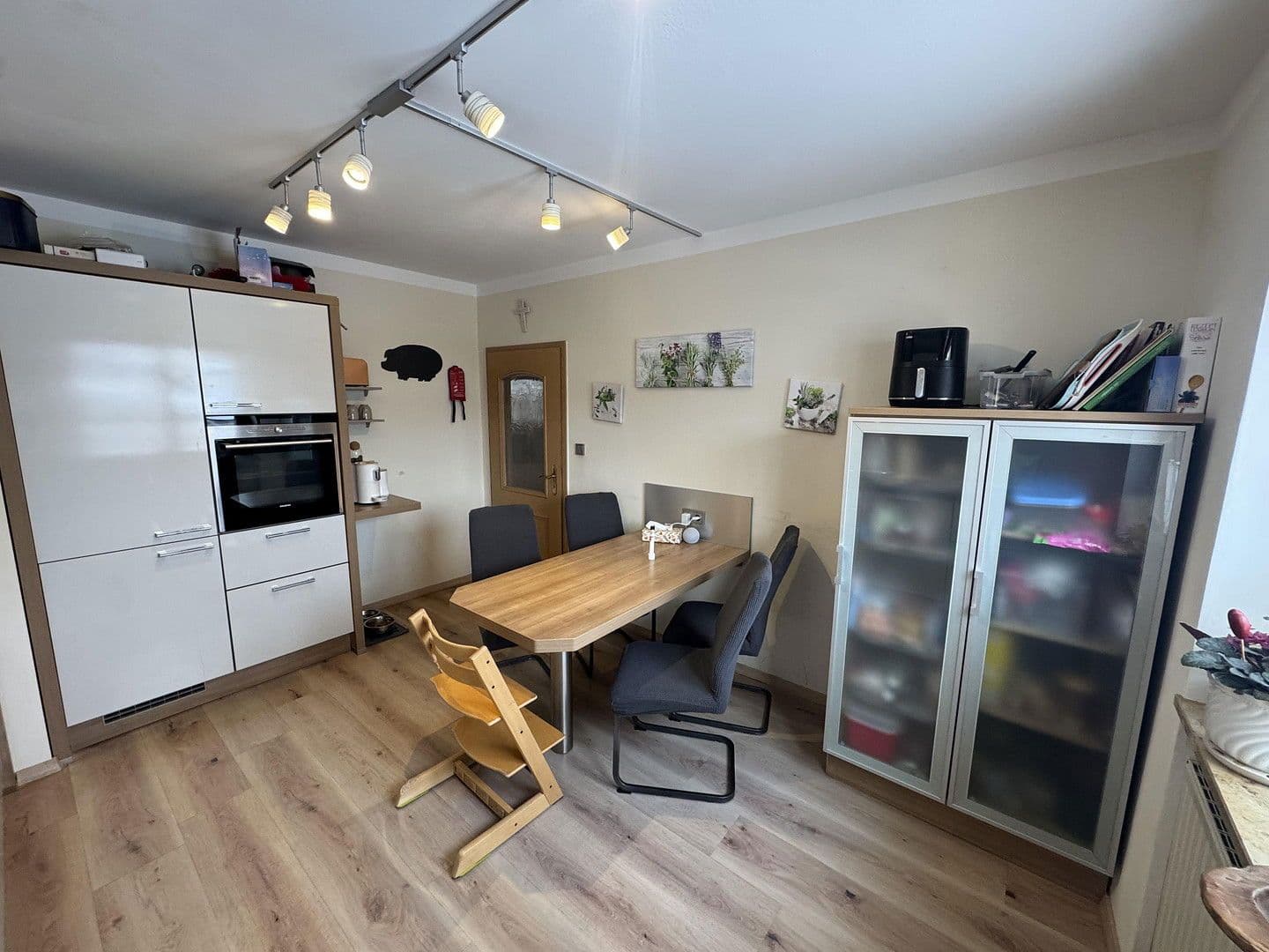 Predaj domu 131 m², pozemek 672 m², Neukirchen bei Sulzbach-Rosenberg, Bavorsko Predaj domu 131 m², pozemek 672 m², Neukirchen bei Sulzbach-Rosenberg, Bavorsko