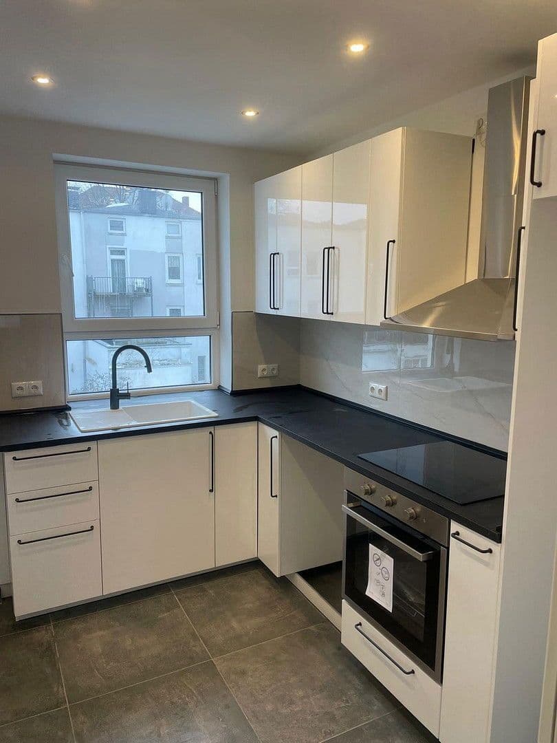 Predaj domu 184 m², pozemek 184 m², Schützenstraße 49a, Lübeck, Šlezvicko-Holštajnsko Predaj domu 184 m², pozemek 184 m², Schützenstraße 49a, Lübeck, Šlezvicko-Holštajnsko