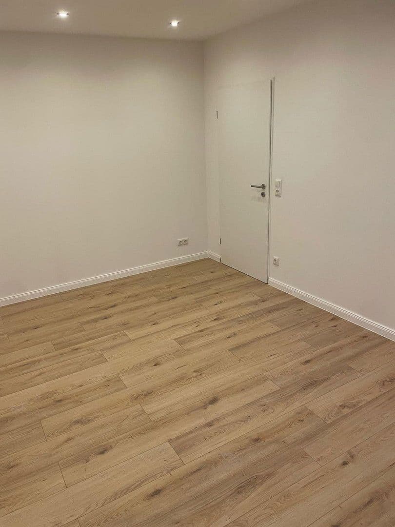 Predaj domu 184 m², pozemek 184 m², Schützenstraße 49a, Lübeck, Šlezvicko-Holštajnsko Predaj domu 184 m², pozemek 184 m², Schützenstraße 49a, Lübeck, Šlezvicko-Holštajnsko