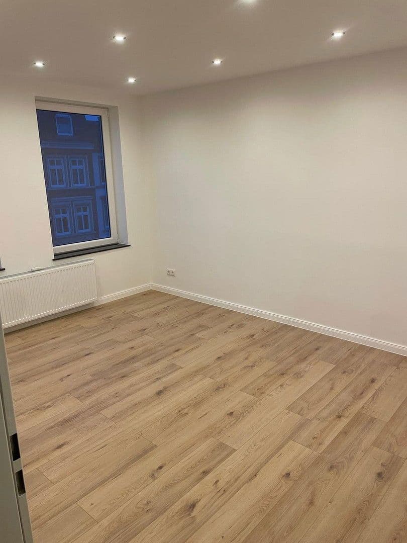 Predaj domu 184 m², pozemek 184 m², Schützenstraße 49a, Lübeck, Šlezvicko-Holštajnsko Predaj domu 184 m², pozemek 184 m², Schützenstraße 49a, Lübeck, Šlezvicko-Holštajnsko