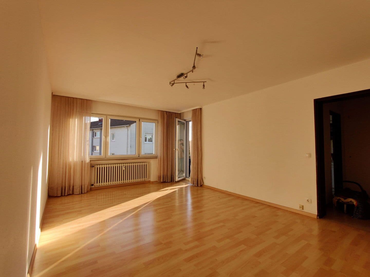 Prenájom bytu 2-izbový 60 m², Sindelfingen, Bádensko-Wurttembersko Prenájom bytu 2-izbový 60 m², Sindelfingen, Bádensko-Wurttembersko