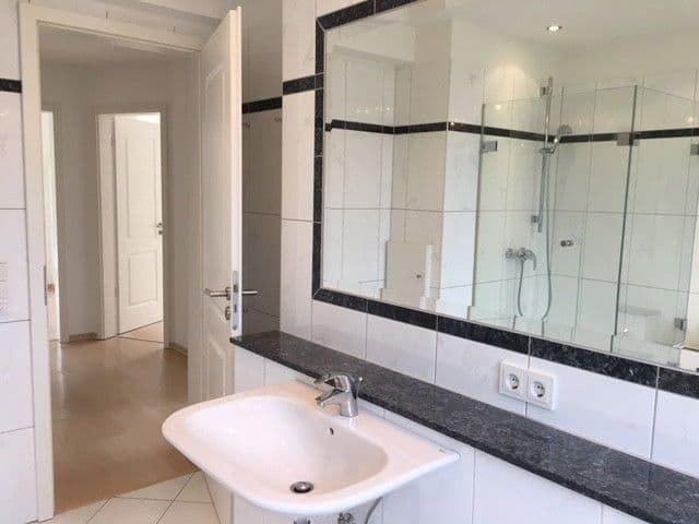 Prenájom domu 151 m², pozemek 350 m², Hamburg, Hamburg Prenájom domu 151 m², pozemek 350 m², Hamburg, Hamburg