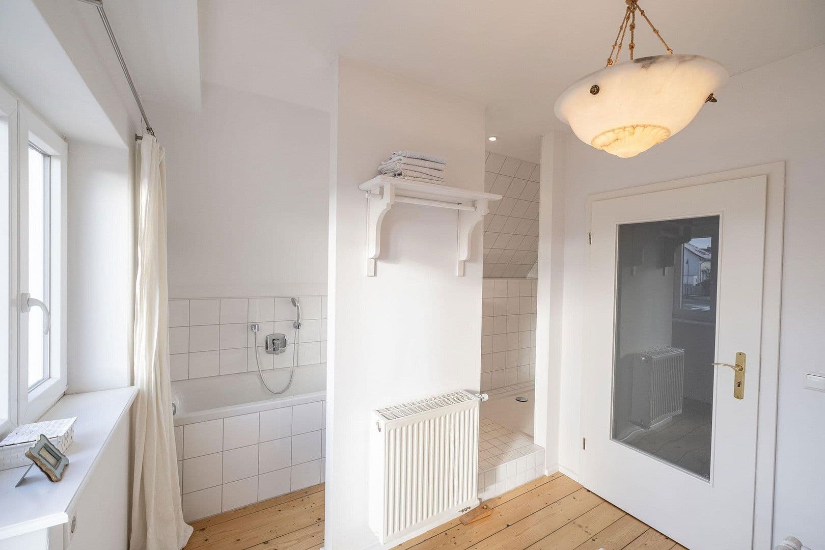 Prenájom domu 130 m², pozemek 446 m², Maikammer, Porýnie-Falcko Prenájom domu 130 m², pozemek 446 m², Maikammer, Porýnie-Falcko