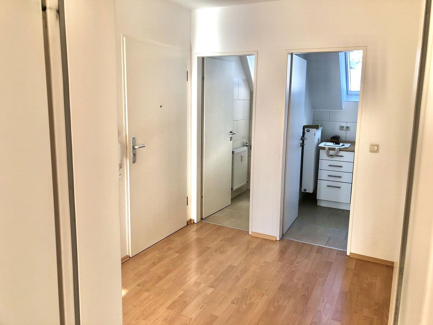 Prenájom bytu 3-izbový 83 m², München, Bavorsko Prenájom bytu 3-izbový 83 m², München, Bavorsko