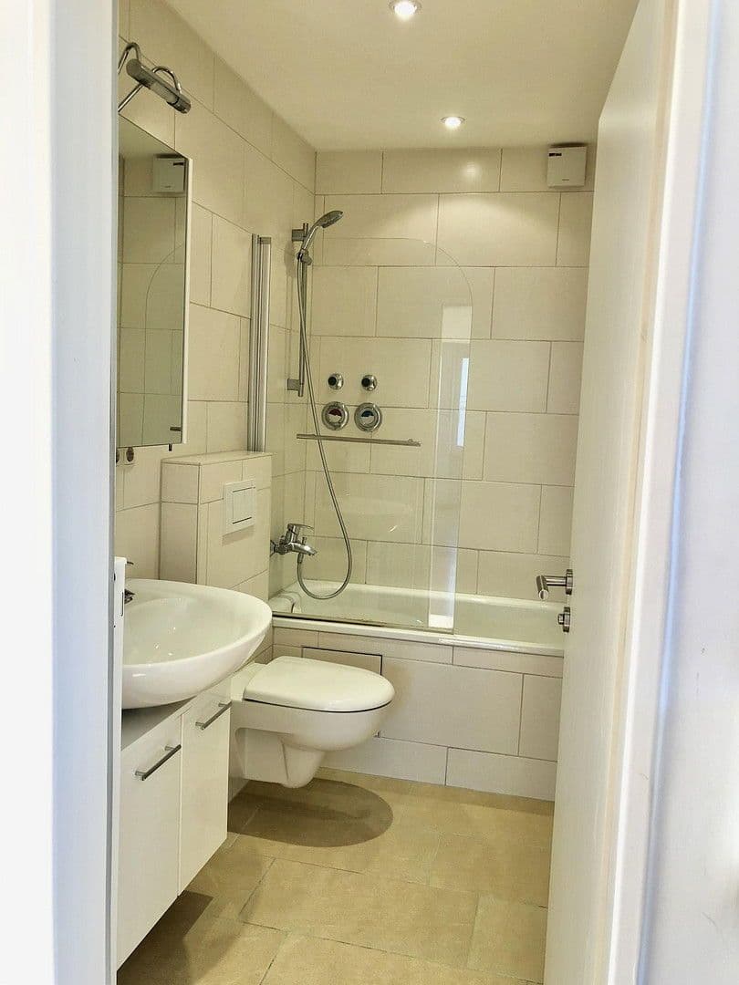 Prenájom bytu 3-izbový 83 m², München, Bavorsko Prenájom bytu 3-izbový 83 m², München, Bavorsko