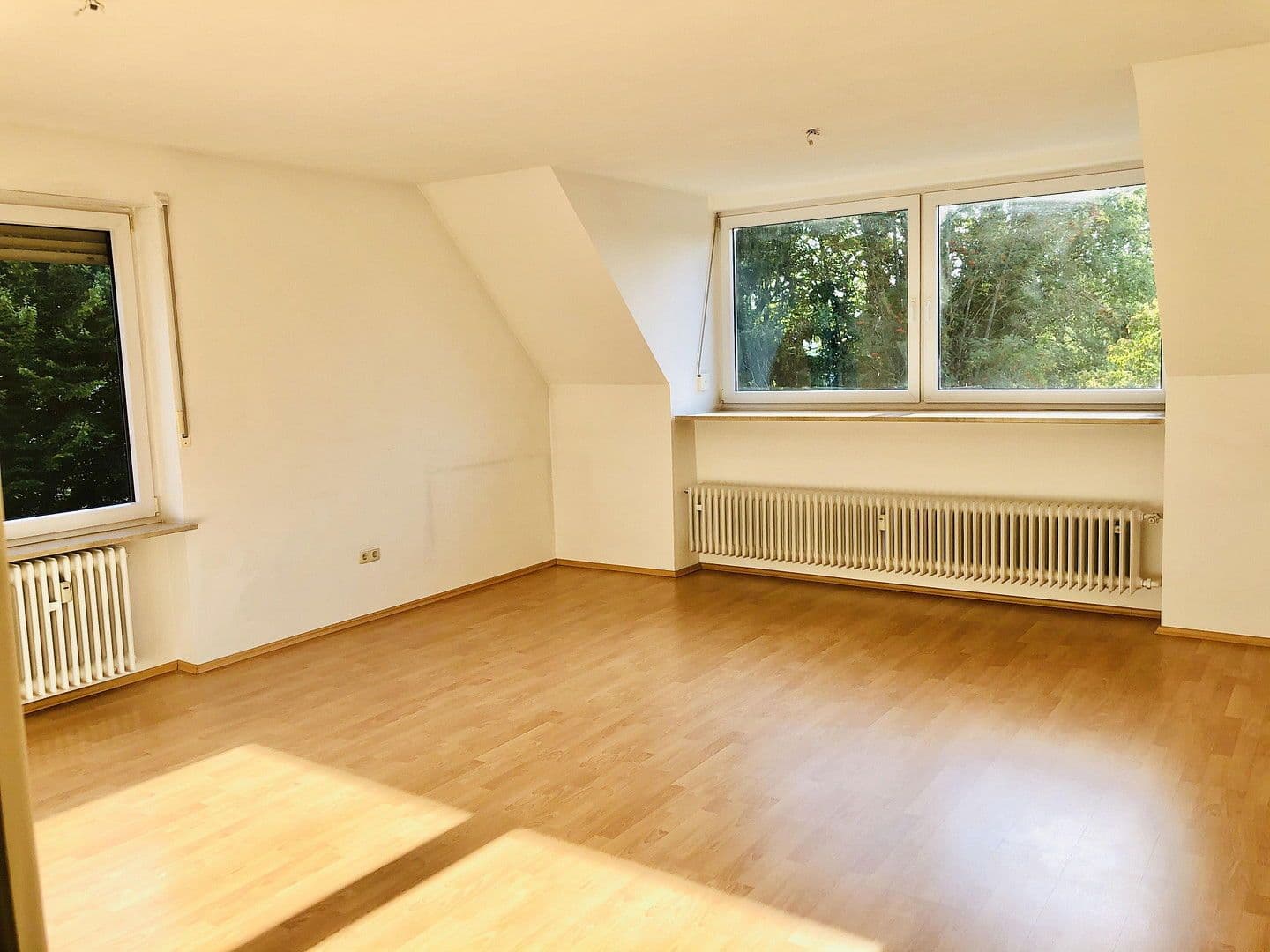 Prenájom bytu 3-izbový 83 m², München, Bavorsko Prenájom bytu 3-izbový 83 m², München, Bavorsko