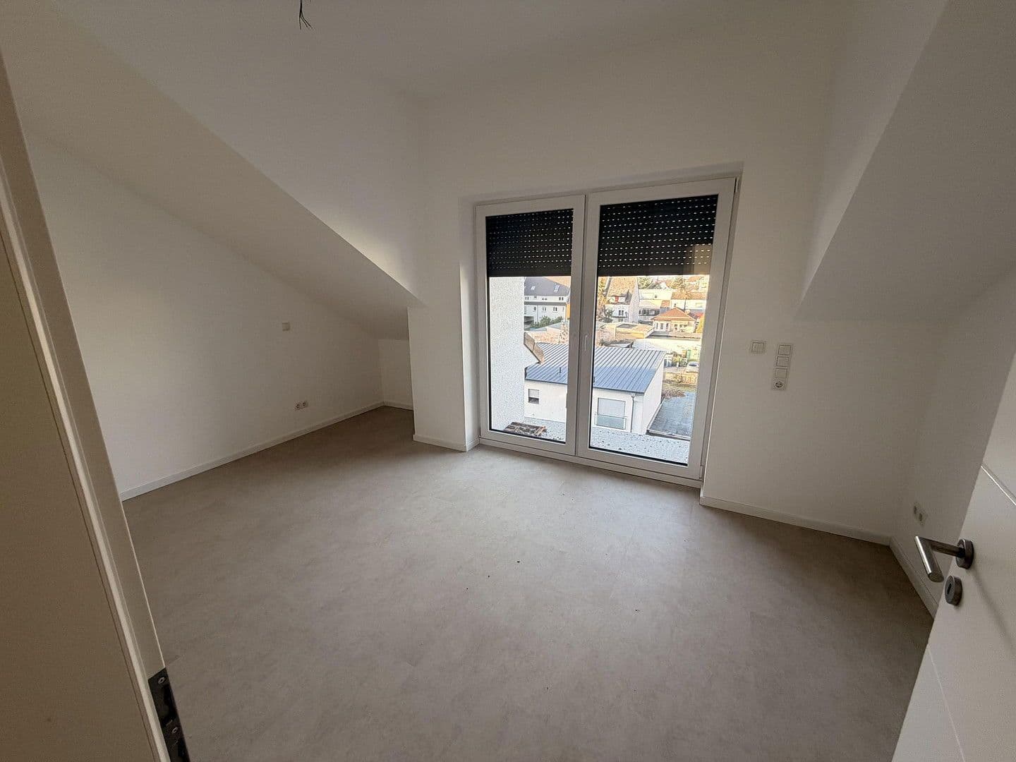 Prenájom bytu 4-izbový 144 m², Neuhofer Straße 45, Mannheim, Bádensko-Wurttembersko Prenájom bytu 4-izbový 144 m², Neuhofer Straße 45, Mannheim, Bádensko-Wurttembersko