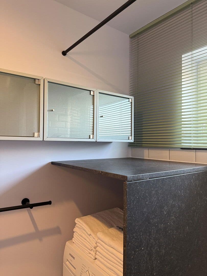 Prenájom bytu 3-izbový 70 m², Düsseldorfer str 45, Köln, Severné Porýnie - Westfálsko Prenájom bytu 3-izbový 70 m², Düsseldorfer str 45, Köln, Severné Porýnie - Westfálsko